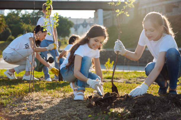 istock Adolescents working in volunteer group 822396822