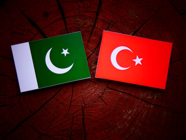 istock Pakistan flag with Turkish flag on a tree stump isolated 822443288
