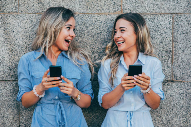 istock Twins texting in the city 822509290