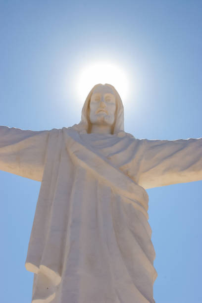 istock Santa Christo or Jesus statue with sun shining behind 822519284