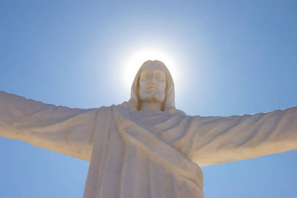 istock Santa Christo or Jesus statue with sun shining behind 822519298