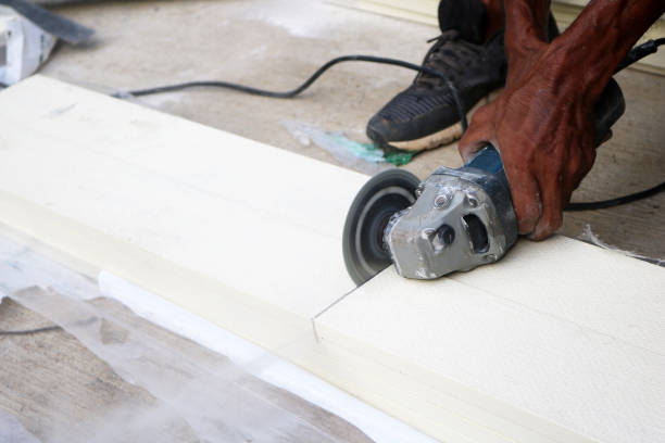 istock Electric circular saw cutting the artificial wood. 822556624