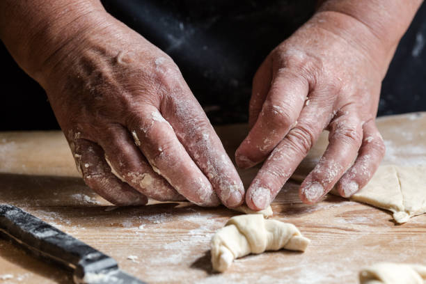 istock Senior woman bakes Christmas pastries 822607992