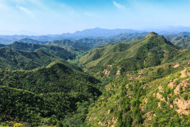 istock green mountain under the blue sky 822610498