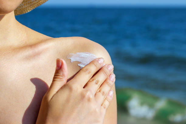 istock Girl applying sun lotion on the beach 822667352