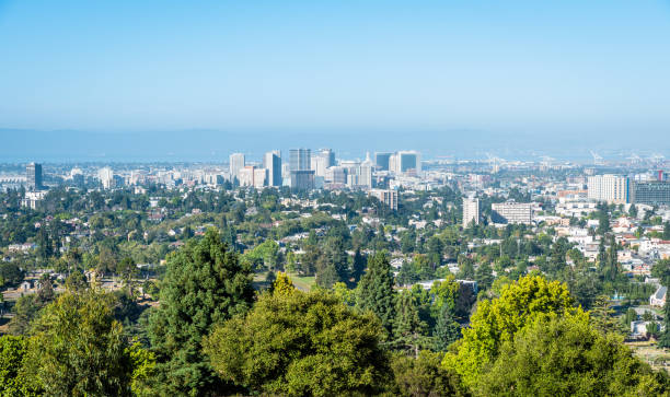istock View of downtown Oakland 822730224