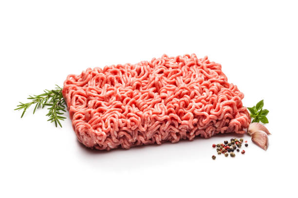 白い背景に分離したミンチ肉ブロック - beef ground meat minced ストックフォトと画像