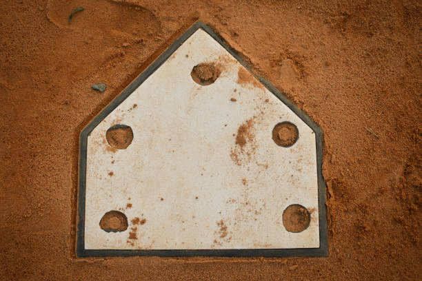 home-base - baseball dirt softball baseball diamond stock-fotos und bilder