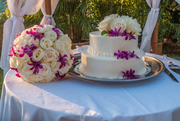 istock Wedding Cake And Flowers 822739216