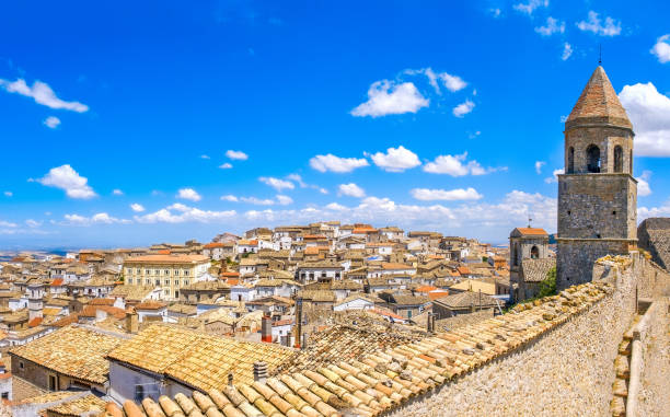 bovino ガルガーノ村 - フォッジャ プーリア イタリア - foggia province ストックフォトと画像