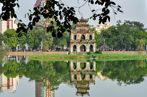 the Turtle Tower en el lago Hoan Kiem. Hanoi photo