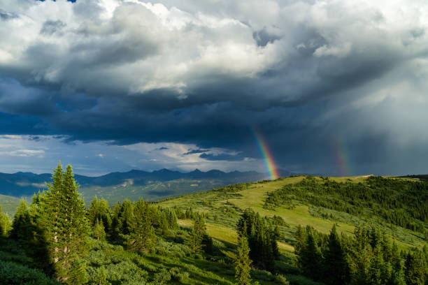 rainbow over scenic mountain paysage - tenmile range photos et images de collection