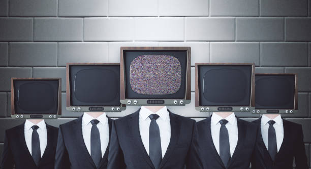 istock Old TV headed businessmen 822772318