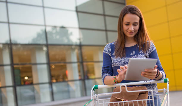 istock Woman shopping online 822785236