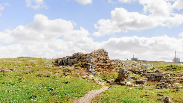 Chersonesus, is an ancient Greek colony founded approximately 2,500 years ago in the southwestern part of the Crimean Peninsula, known then as Taurica. The colony was established in the 6th century BC by settlers from Heraclea Pontica. jutlandia, es una antigua colonia griega fundada hace aproximadamente 2.500 años en la parte suroeste de la península de crimea, conocida entonces como taurica. la colonia se estableció en el siglo vi a.c. por los colonos de heraclea pontica.