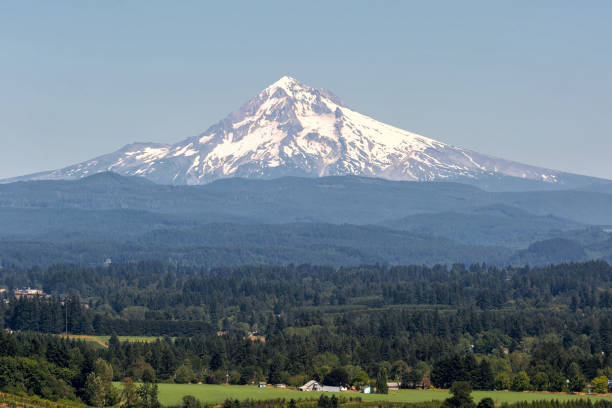 istock Mount Hood in Clakamas County Oregon 822994038