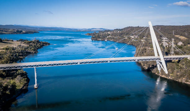 batman bridge by the tamar river near sidmouth. - launceston imagens e fotografias de stock