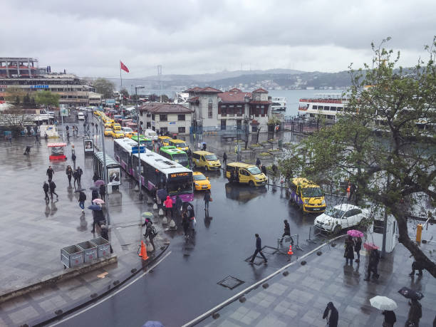 besiktas, istambul - ferry terminal - fotografias e filmes do acervo