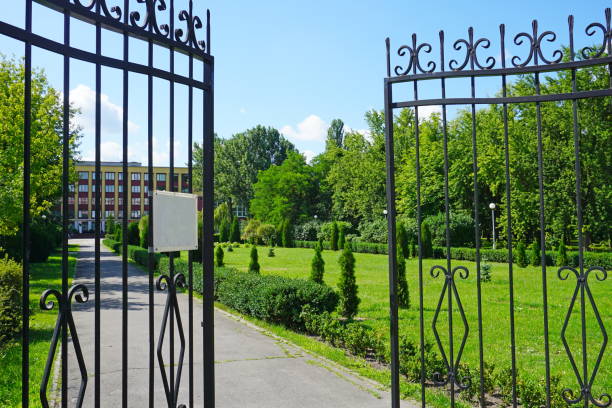 istock Table with a place for text on the gate to the park 823335760