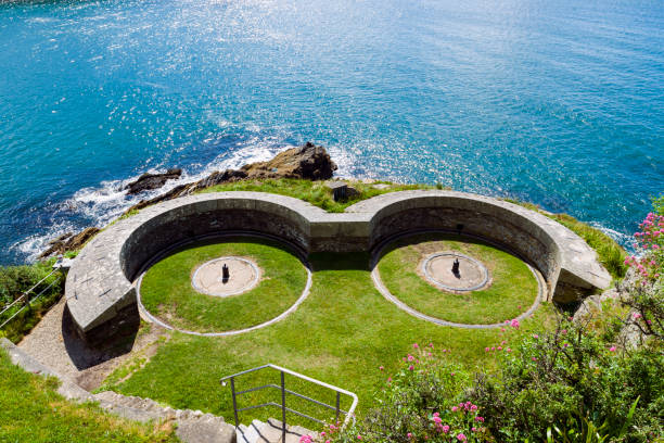 st. catherines castle, readymoney com vista para fowey na cornualha - outpost - fotografias e filmes do acervo