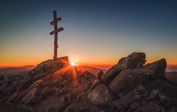 istock Cross on Mountain Peek at Sunset 823399322