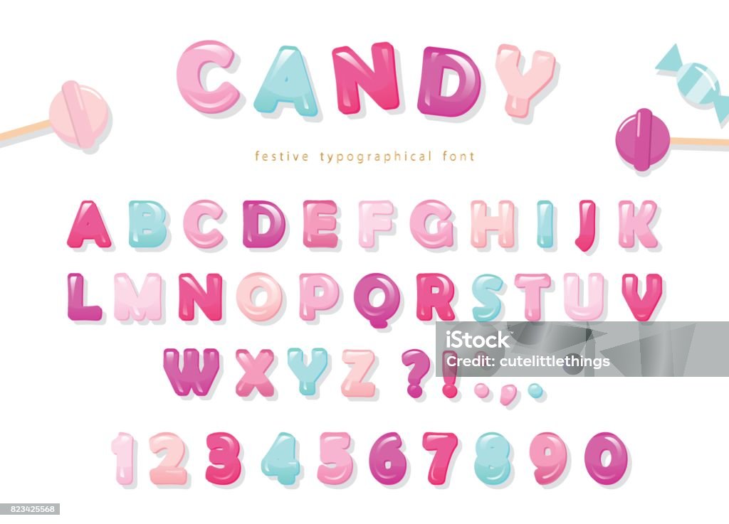 Design de polices brillant Candy. Pastel Rose et bleu lettres ABC et chiffres. Bonbons pour les filles. - clipart vectoriel de Police de caractère libre de droits