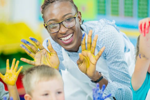 istock Finger Painting with the Class 823426636