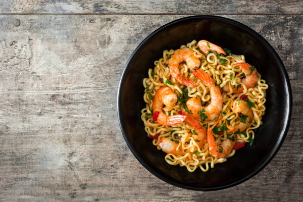 istock Noodles and shrimps with vegetables 823487648