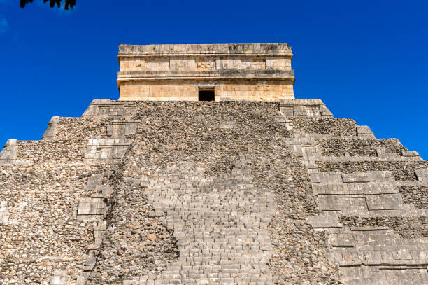 el castillo – mezoamerykańskie piramidy krokowe w chichen itza. było to duże prekolumbijskie miasto zbudowane przez majów z okresu terminal classic. światowe dziedzictwo unesco - 11907 zdjęcia i obrazy z banku zdjęć