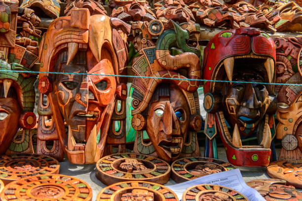 máscaras, artesanía auténticos recuerdos de la civilización maya - 11981 fotografías e imágenes de stock