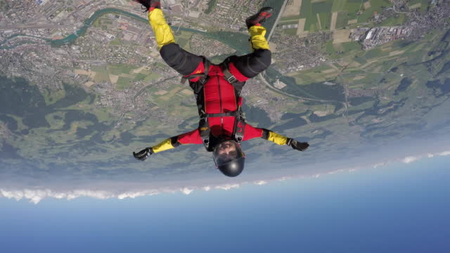 Skydiver perform acrobatic moves in freefall