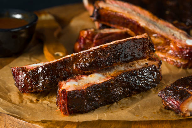 costillas de cerdo barbacoa ahumada casera san luis estilo - costilla fotografías e imágenes de stock