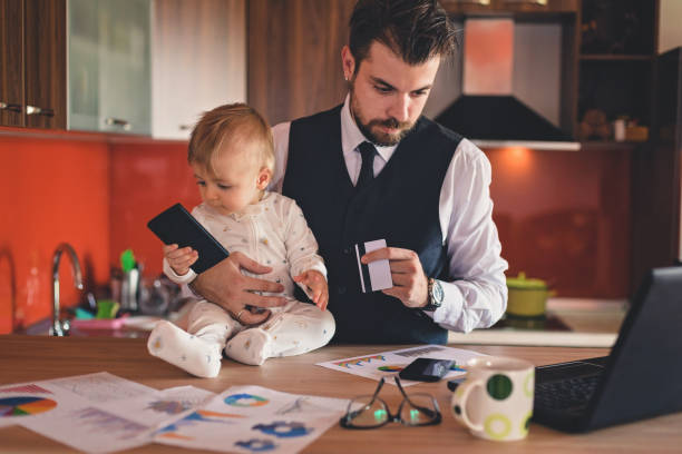 istock Single father shopping online 823623056