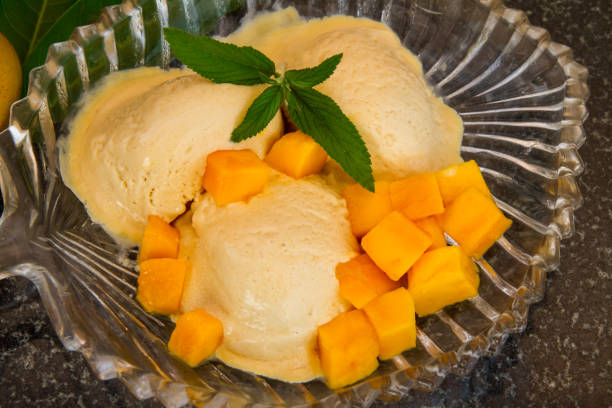 istock Fruit ice cream with fresh fruit slices with leaves mint on a glass plate. 823672668