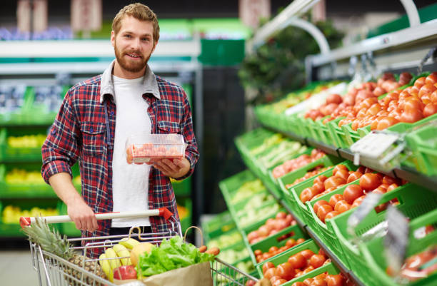 istock Bearded bachelor shopping in hypermarket 823701290