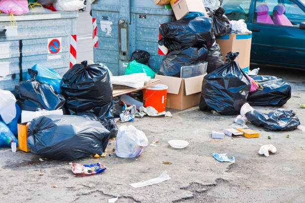 overflowing garbage bins in a urban road - bag garbage bag plastic black imagens e fotografias de stock