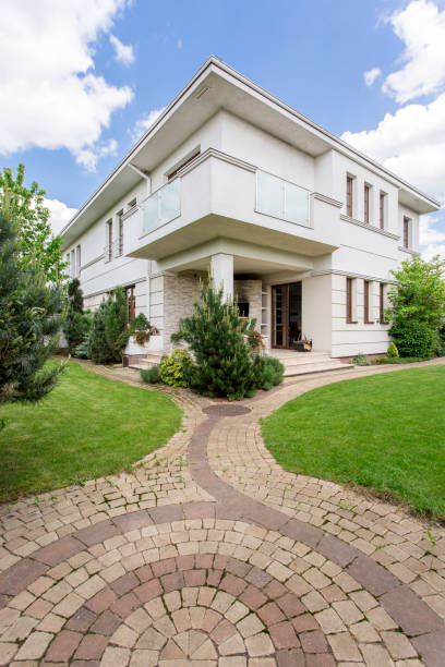 istock White house in the suburbs 823718646