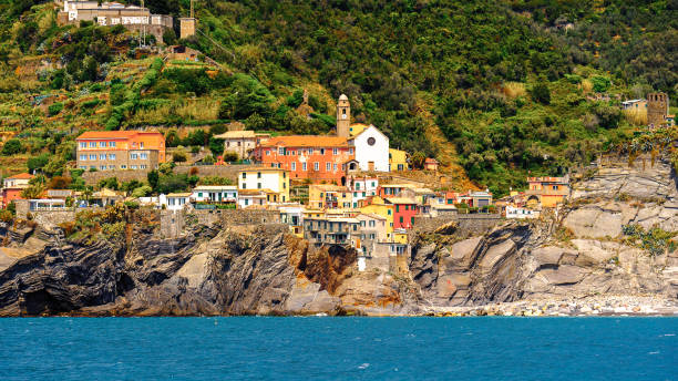 domy w górach manaroli (manaea), małe miasteczko w prowincji la spezia, liguria, włochy. jest to jedna z krain cinque terre, wpisana na listę światowego dziedzictwa unesco - 18641 zdjęcia i obrazy z banku zdjęć