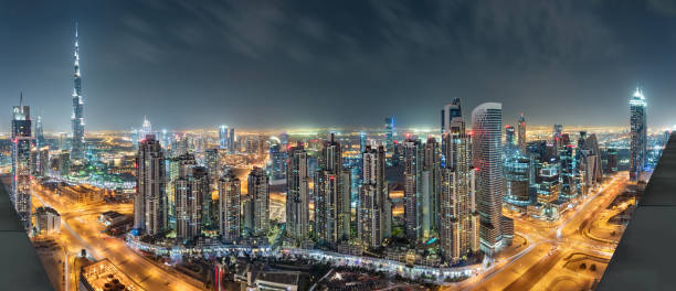 panorama notturno del centro di dubai dall'alto - night cityscape dubai long exposure foto e immagini stock