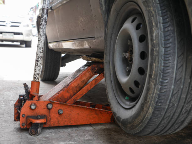 istock lifted car by car jack tool for maintenance 823754970