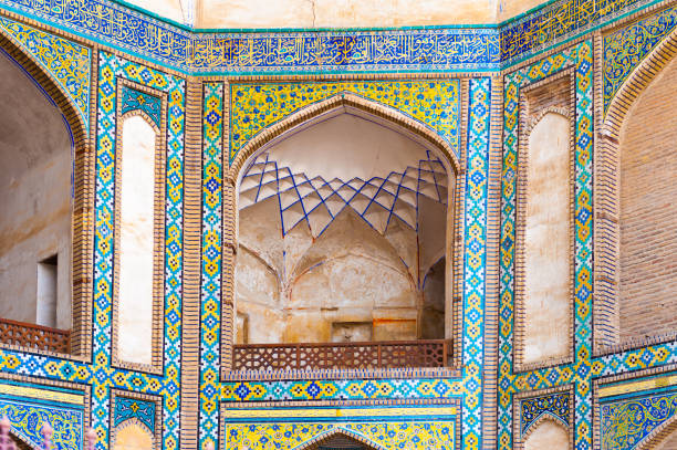 istock Mosque Jameoji in Qazvin, Iran 823814258