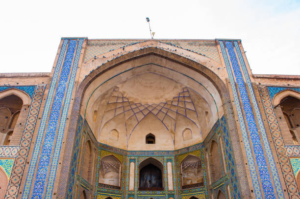 istock Mosque Jameoji in Qazvin, Iran 823814290