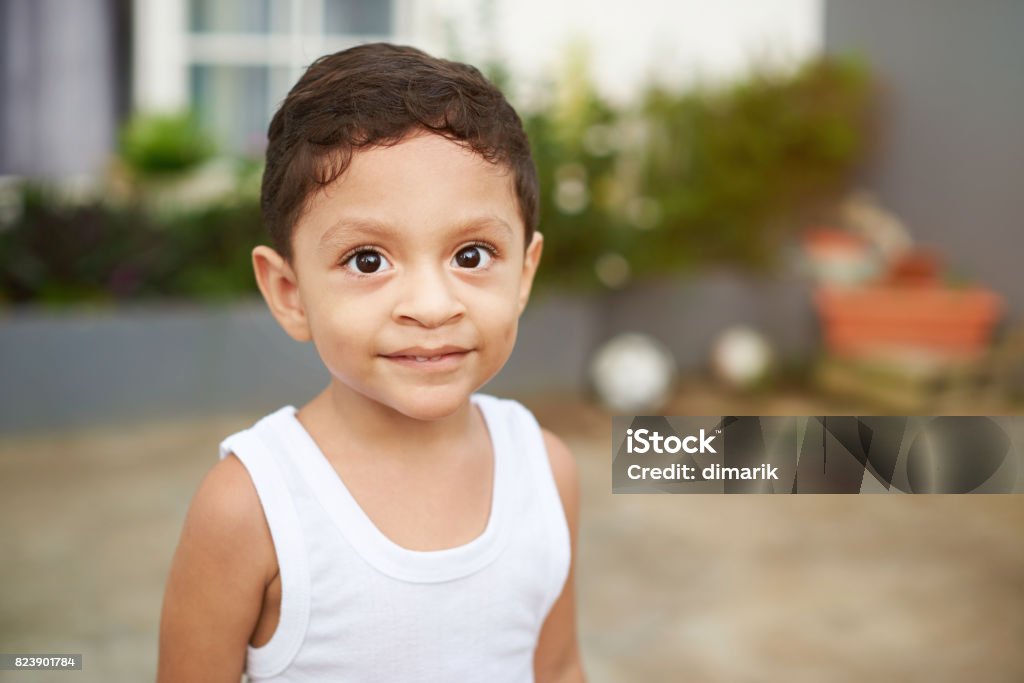 Retrato de niño de chico latino - Foto de stock de Niño libre de derechos