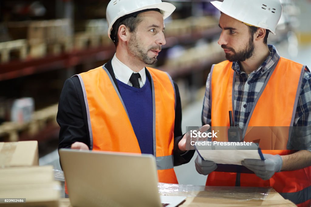 Inventariere în depozit mare - Fotografie de stoc Comerţ cu amănuntul fără redevențe Inventariere în depozit mare - Fotografie de stoc Comerţ cu amănuntul fără redevențe