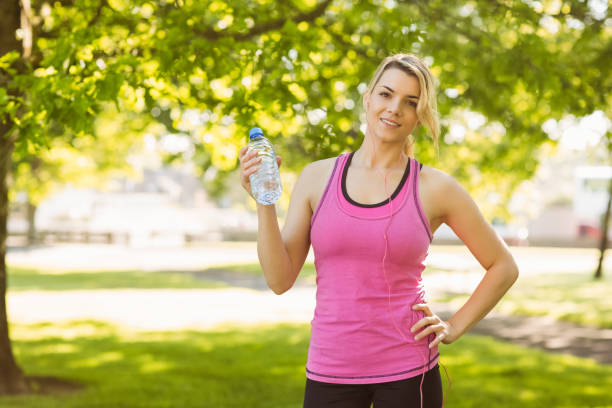 istock Fit blonde holding her water bottle 823916966