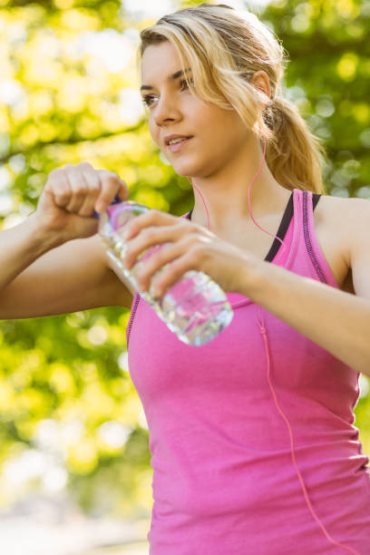 istock Fit blonde holding her water bottle 823917068