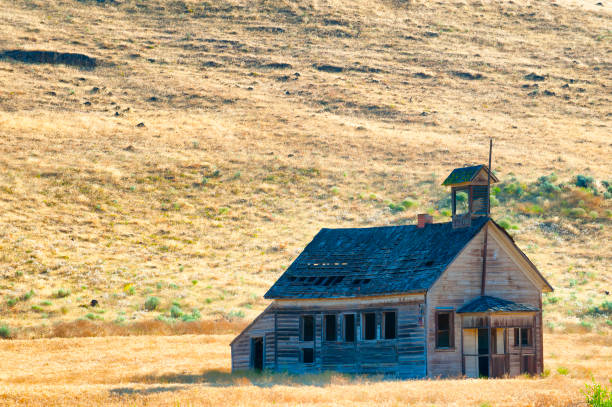 istock Abandoned One Room School House 823938488
