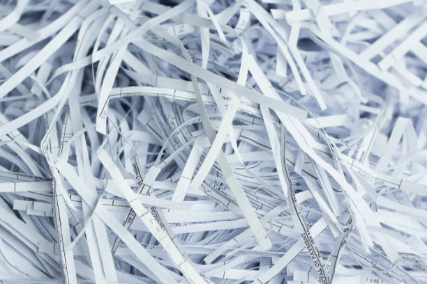 złom papieru do recyklingu - identity thief stealing paper shredder zdjęcia i obrazy z banku zdjęć