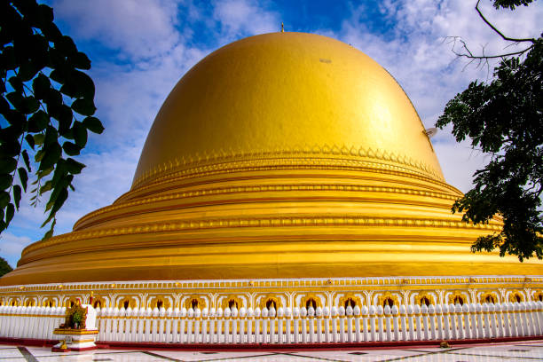 istock Haung Mu Do Pagoda, Sagaing, Myanmar 823950374