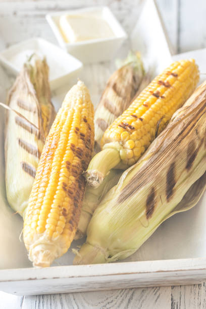 istock Grilled corncorbs on the wooden tray 823963092